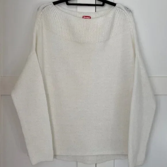 Women's Off Shoulder Sweater - Picture 4 of 5